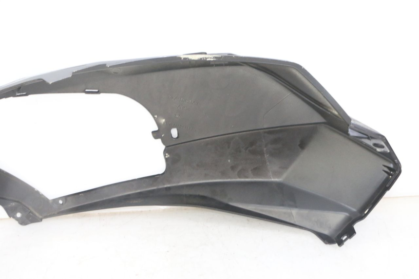 photo de PRAWY TYLNY BOK PEUGEOT SATELIS COMPRESSOR K15 125 (2006 - 2009) - Zbliżenie techniczne