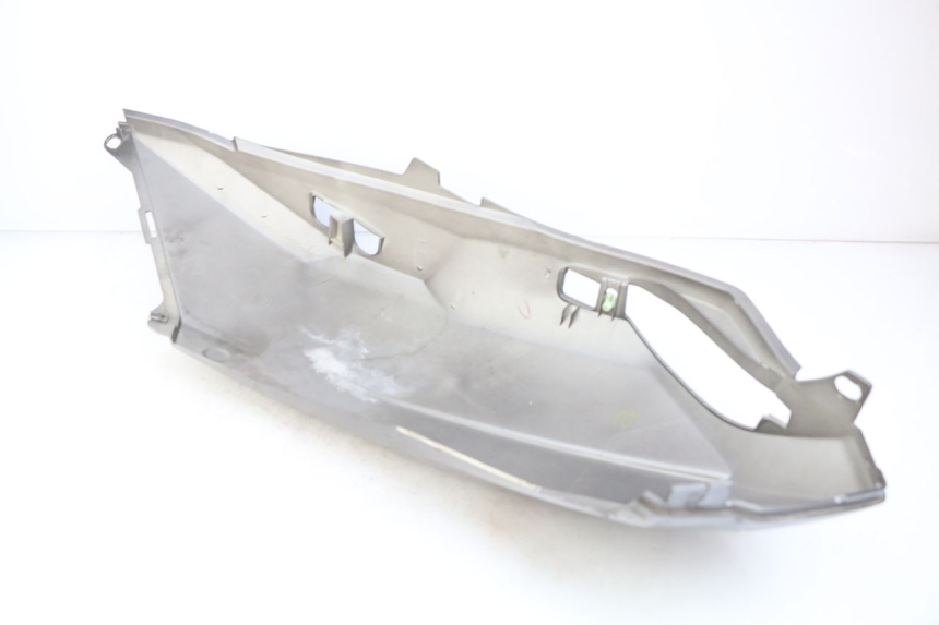 photo de PRAWY TYLNY BOK PEUGEOT SATELIS 125 (2010 - 2012) - Inny kąt widzenia