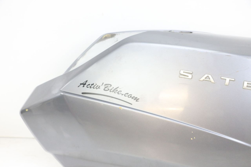 photo de PRAWY TYLNY BOK PEUGEOT SATELIS 125 (2006 - 2009) - Szczegóły charakterystyczne
