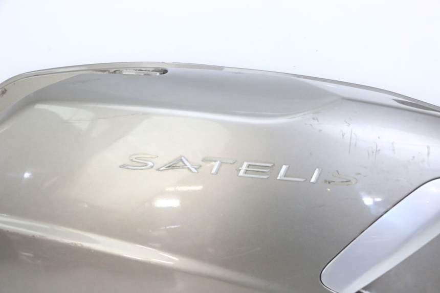 photo de PRAWY TYLNY BOK PEUGEOT SATELIS 125 (2013 - 2018) - Szczegóły charakterystyczne