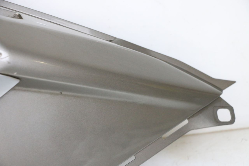 photo de PRAWY TYLNY BOK PEUGEOT SATELIS 125 (2013 - 2018) - Widok z bliska