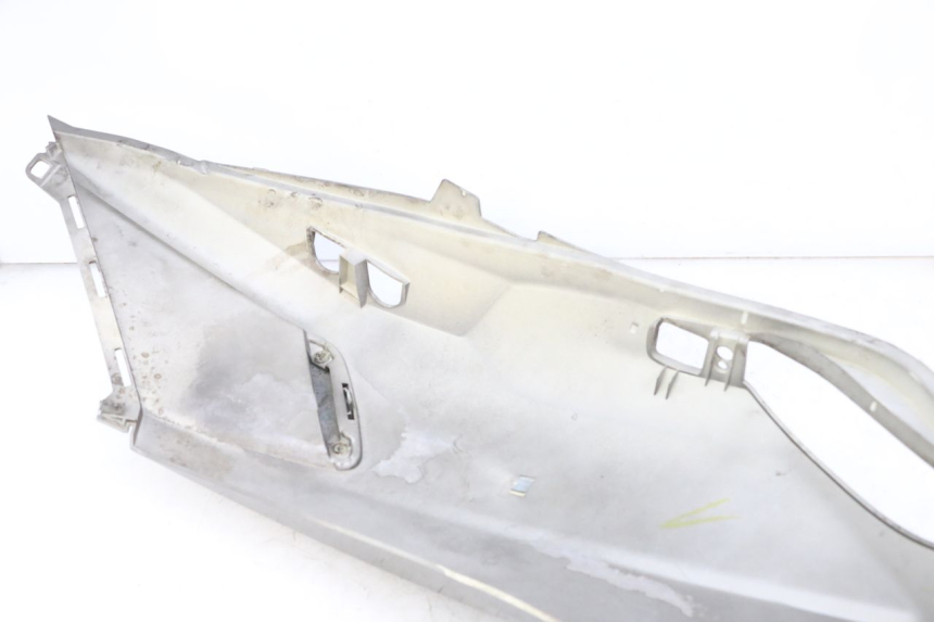 photo de PRAWY TYLNY BOK PEUGEOT SATELIS 125 (2013 - 2018) - Inny kąt widzenia