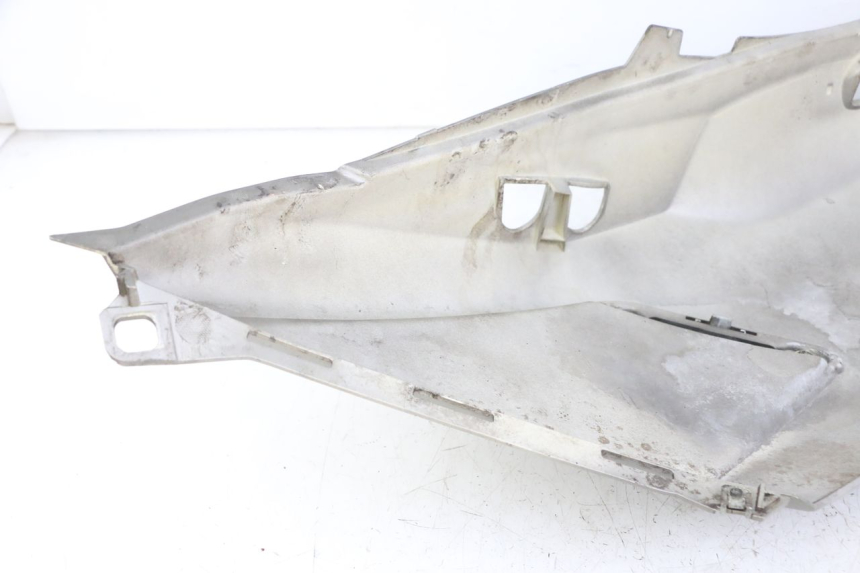 photo de PRAWY TYLNY BOK PEUGEOT SATELIS 125 (2013 - 2018) - Zbliżenie techniczne