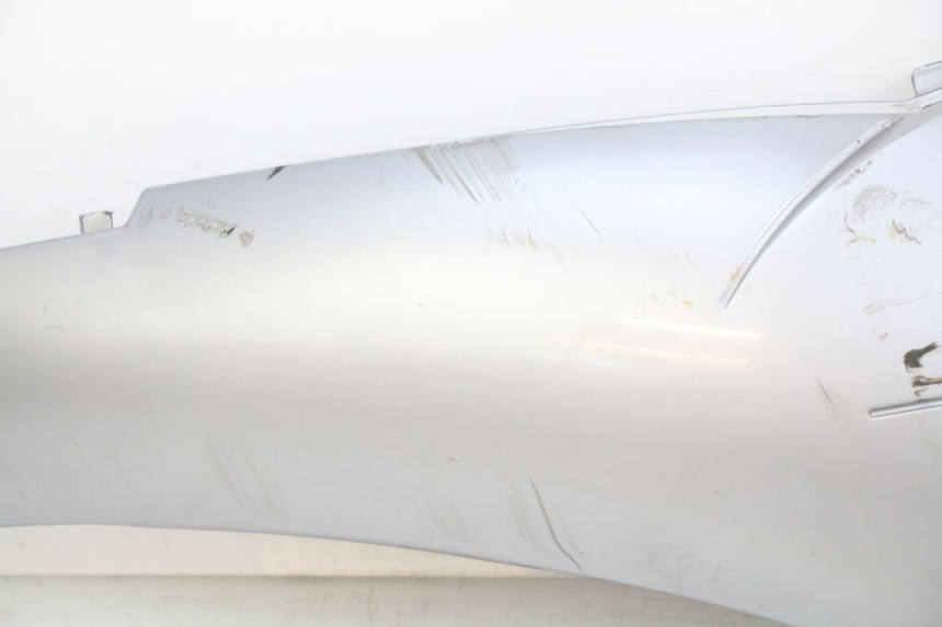 photo de PRAWY TYLNY BOK APRILIA SCARABEO LIGHT 125 (2007 - 2011) - Widok z bliska