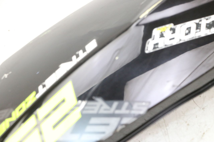 photo de PRAWY TYLNY BOK PEUGEOT STREETZONE I NAKED 2T 50 (2018 - 2020) - Oznaczenia i referencje