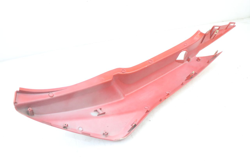 photo de PRAWY TYLNY BOK KYMCO SUPER 8 125 (2008 - 2015) - Punkty mocowania