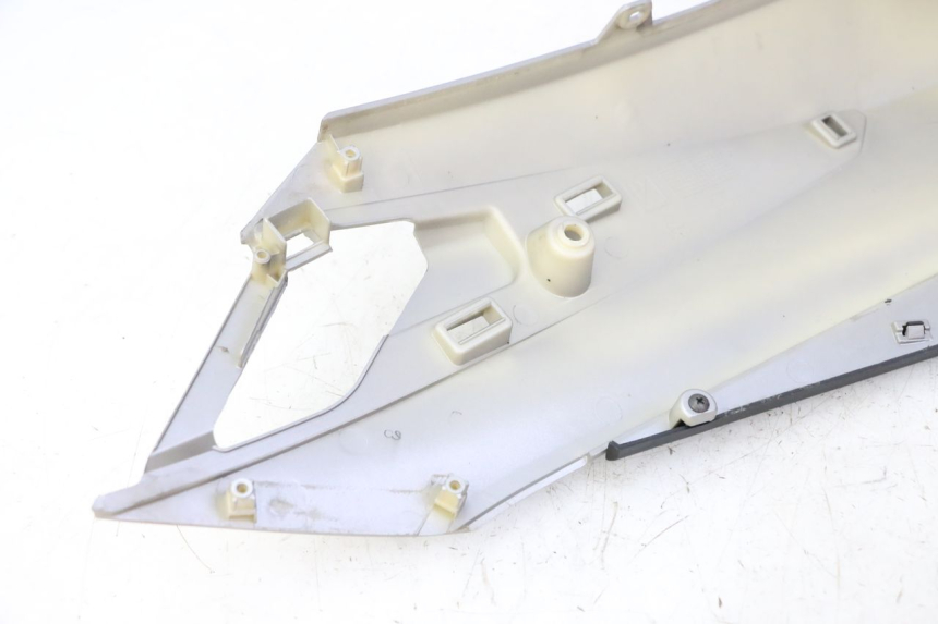 photo de PRAWY TYLNY BOK APRILIA SXR 50 (2021 - 2023) - Inny kąt widzenia