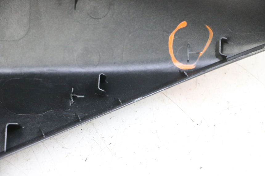 photo de PRAWY TYLNY BOK YAMAHA TRICITY 300 (2020 - 2024) - Szczegół części