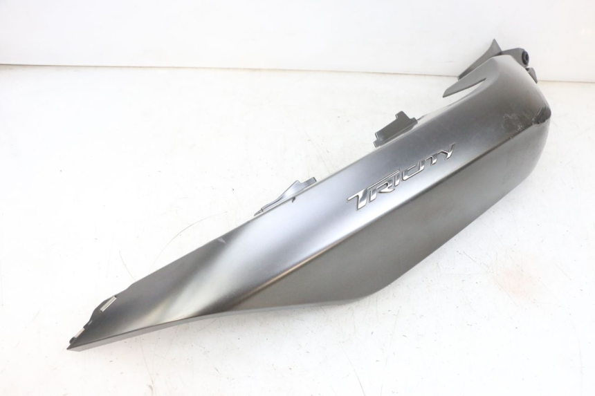 photo de PRAWY TYLNY BOK YAMAHA TRICITY 300 (2020 - 2024) - Zbliżenie komponentów