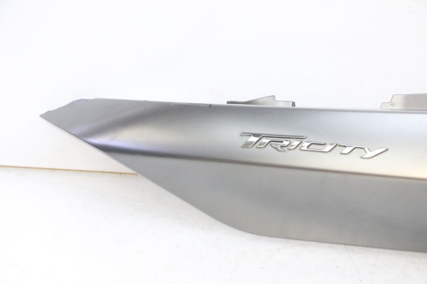 photo de PRAWY TYLNY BOK YAMAHA TRICITY 300 (2020 - 2024) - Kontrola wizualna