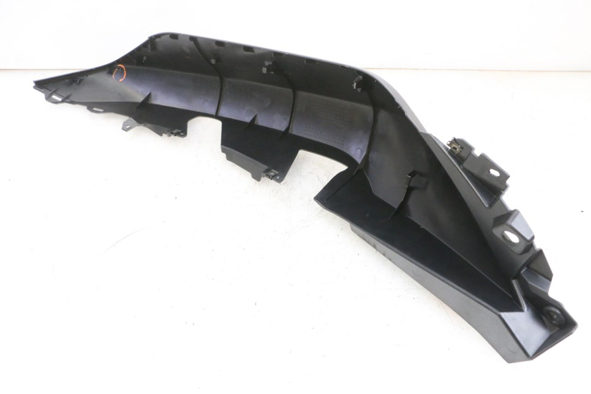 photo de PRAWY TYLNY BOK YAMAHA TRICITY 300 (2020 - 2024) - Punkty mocowania