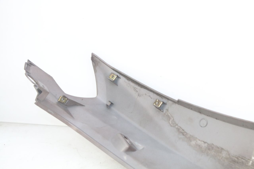 photo de PRAWY TYLNY BOK PEUGEOT TWEET 4T 50 (2010 - 2014) - Zbliżenie techniczne