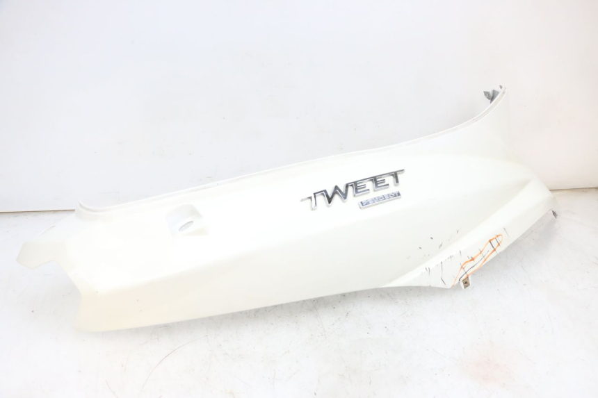 photo de PRAWY TYLNY BOK PEUGEOT TWEET PRO EFI 4T 50 (2021 - 2022) - Widok główny