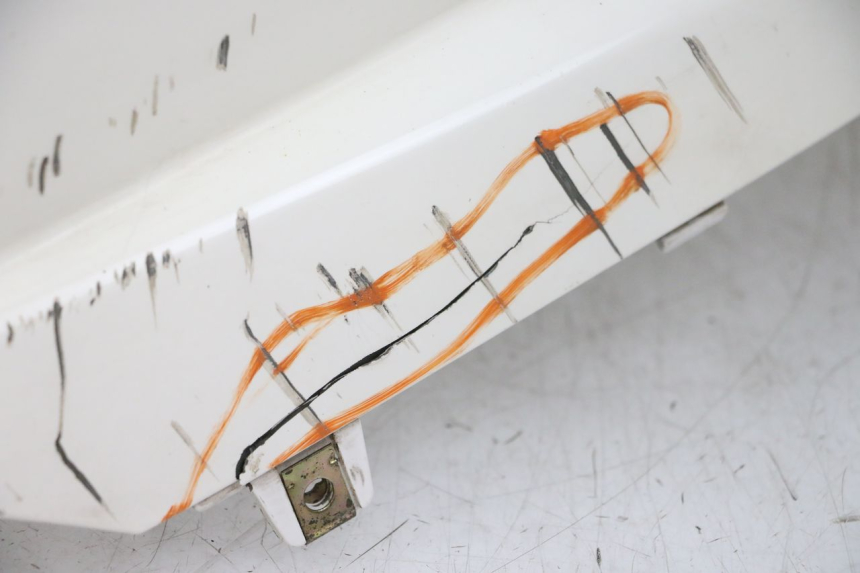 photo de PRAWY TYLNY BOK PEUGEOT TWEET PRO EFI 4T 50 (2021 - 2022) - Kontrola wizualna