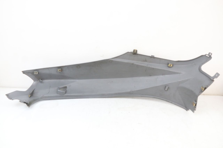 photo de PRAWY TYLNY BOK PEUGEOT TWEET 125 (2018 - 2021) - Zbliżenie techniczne