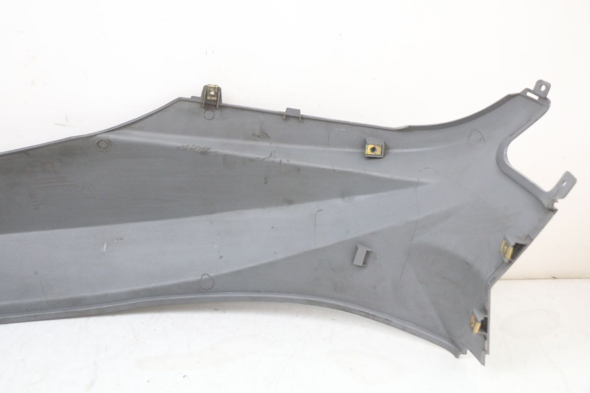 photo de PRAWY TYLNY BOK PEUGEOT TWEET 125 (2018 - 2021) - Punkty mocowania