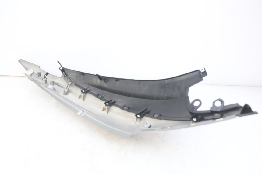 photo de PRAWY TYLNY BOK HONDA VISION NSC R 50 (2013 - 2015) - Zoom stanu zużycia