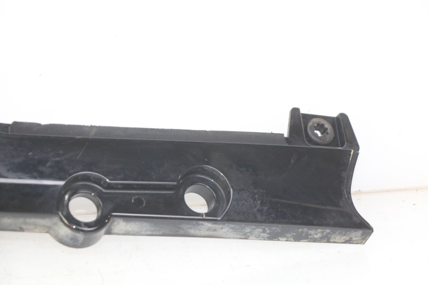 photo de PRAWY TYLNY BOK SYM WOLF SB 125 (2011 - 2018) - Szczegóły charakterystyczne