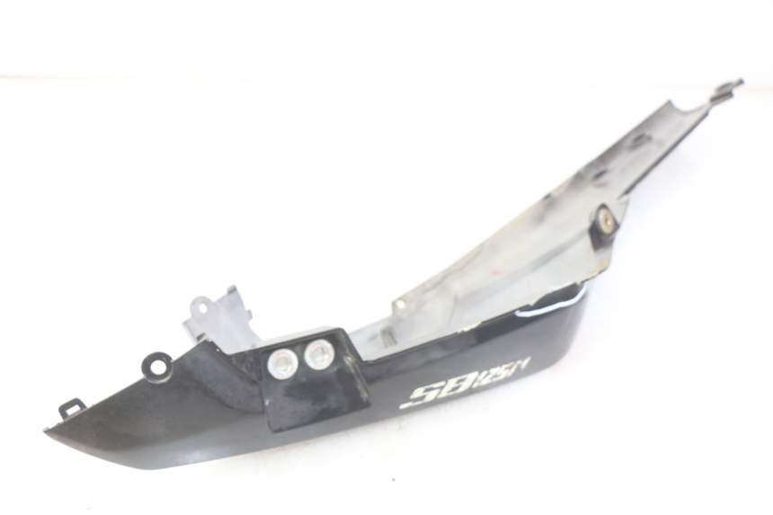 photo de PRAWY TYLNY BOK SYM WOLF SB 125 (2011 - 2018) - Oznaczenia i referencje