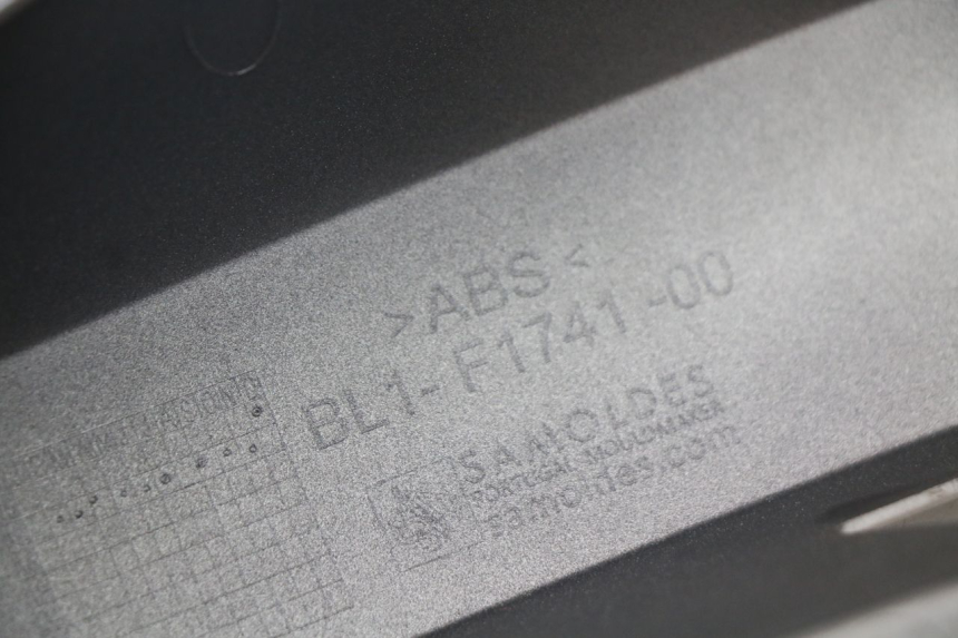 photo de PRAWY TYLNY BOK YAMAHA XMAX X-MAX ABS 125 (2017 - 2020) - Widok z bliska