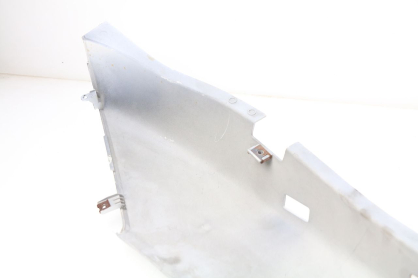 photo de PRAWY TYLNY BOK YAMAHA XMAX X-MAX 125 (2006 - 2009) - Szczegół części