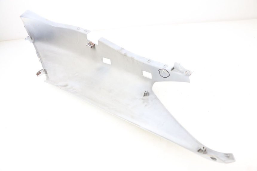 photo de PRAWY TYLNY BOK YAMAHA XMAX X-MAX 125 (2006 - 2009) - Zbliżenie techniczne