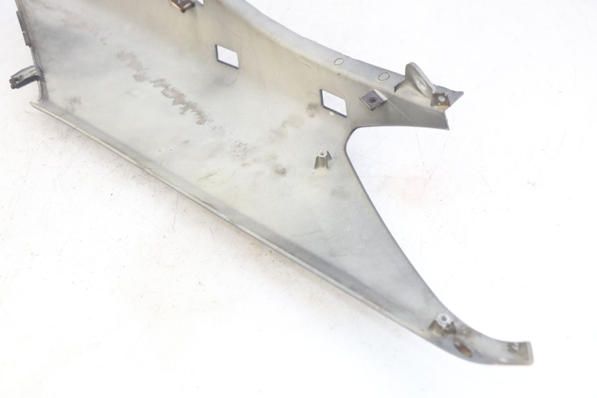 photo de PRAWY TYLNY BOK YAMAHA XMAX X-MAX 125 (2006 - 2009) - Zoom stanu zużycia