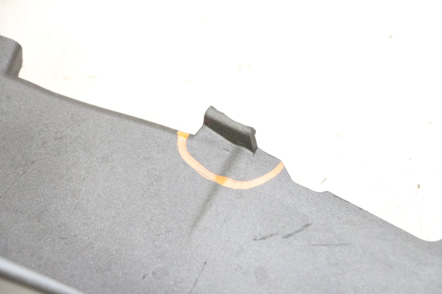 photo de PRAWY TYLNY BOK YAMAHA XMAX X-MAX 125 (2021 - 2025) - Zbliżenie techniczne