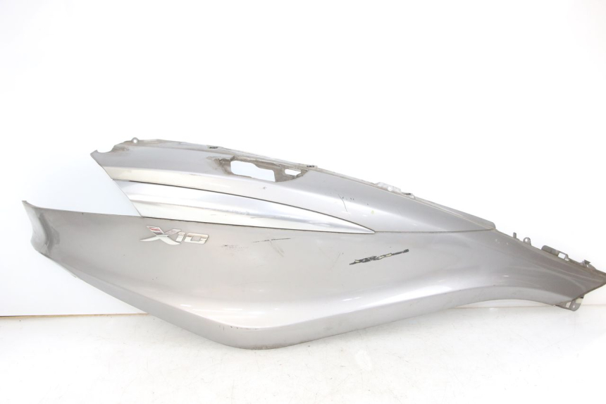 photo de PRAWY TYLNY BOK PIAGGIO X10 125 (2012 - 2017) - Widok główny