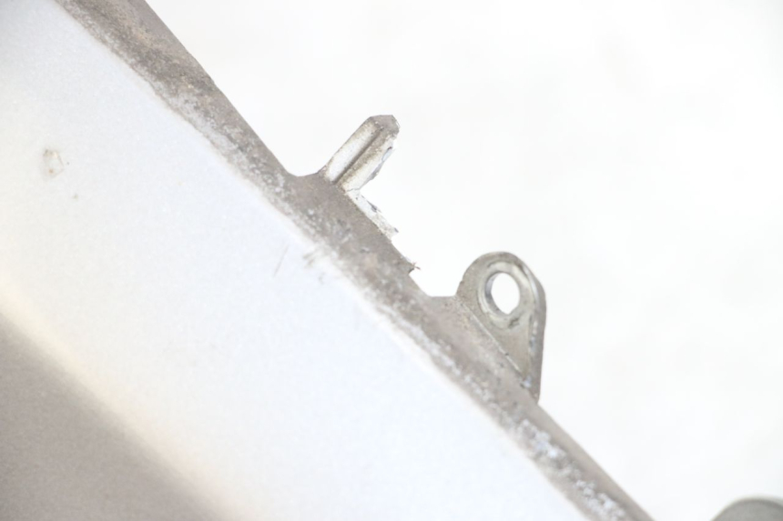 photo de PRAWY TYLNY BOK PIAGGIO X10 125 (2012 - 2017) - Szczegół części