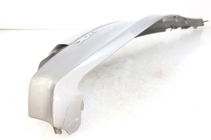 photo de PRAWY TYLNY BOK PIAGGIO X10 125 (2012 - 2017) - Szczegóły charakterystyczne