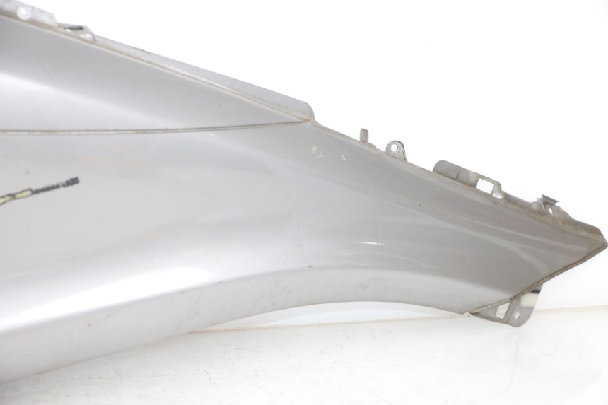 photo de PRAWY TYLNY BOK PIAGGIO X10 125 (2012 - 2017) - Zbliżenie komponentów