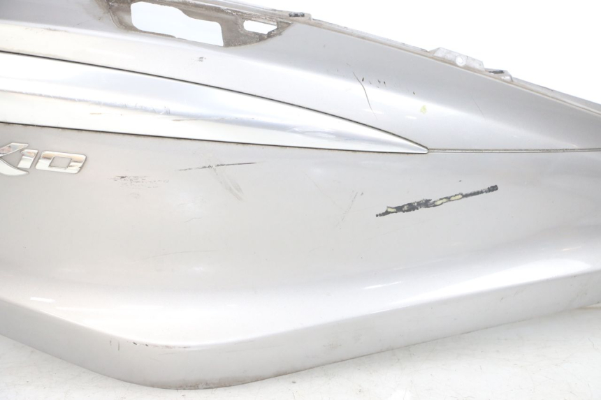 photo de PRAWY TYLNY BOK PIAGGIO X10 125 (2012 - 2017) - Widok z bliska