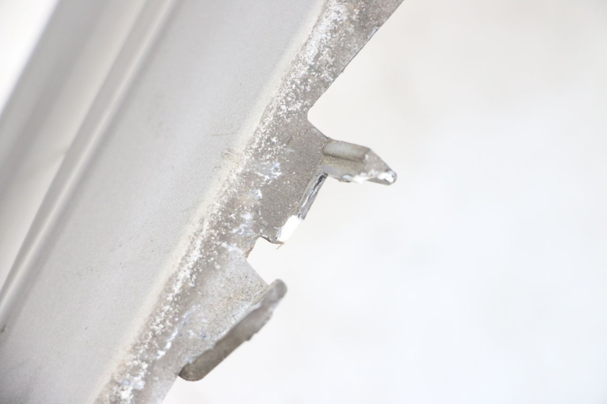 photo de PRAWY TYLNY BOK PIAGGIO X10 125 (2012 - 2017) - Zoom stanu zużycia