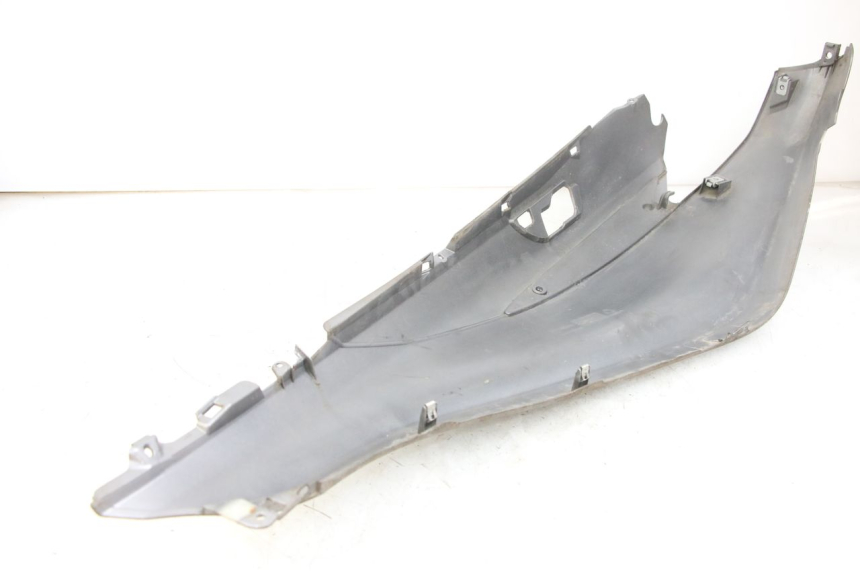 photo de PRAWY TYLNY BOK PIAGGIO X10 125 (2012 - 2017) - Inny kąt widzenia