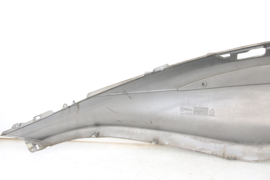 photo de PRAWY TYLNY BOK PIAGGIO X10 125 (2012 - 2017) - Zbliżenie techniczne