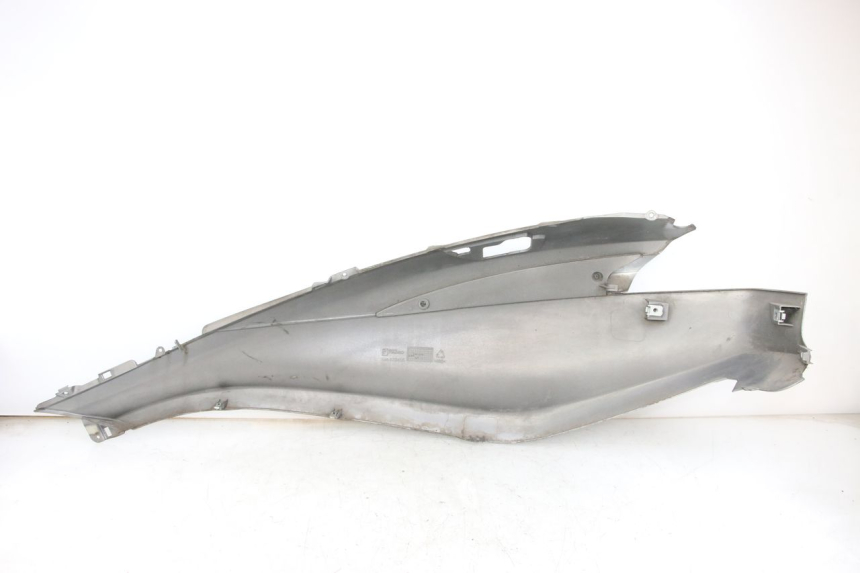 photo de PRAWY TYLNY BOK PIAGGIO X10 125 (2012 - 2017) - Punkty mocowania