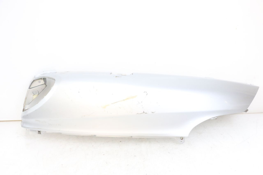 photo de PRAWY TYLNY BOK PIAGGIO X9 125 (2000 - 2003) - Widok główny