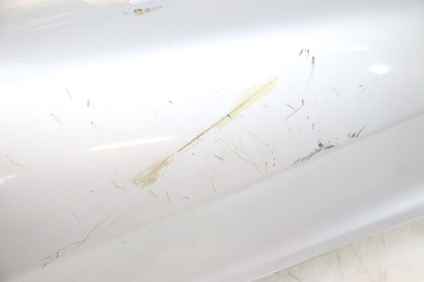 photo de PRAWY TYLNY BOK PIAGGIO X9 125 (2000 - 2003) - Szczegół części