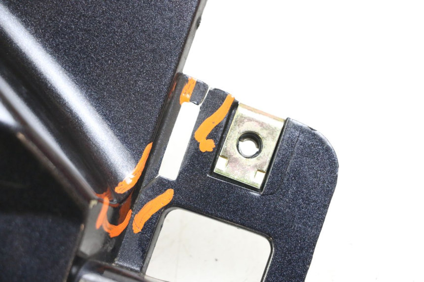 photo de PRAWY TYLNY BOK KYMCO XCITING 250 (2006 - 2009) - Punkty mocowania