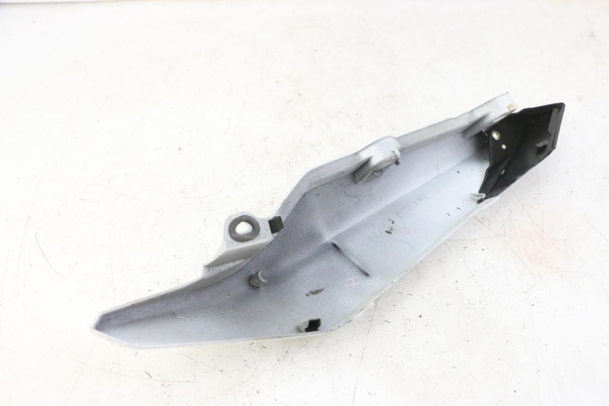 photo de PRAWY TYLNY BOK YAMAHA XJ6 ABS 600 (2008 - 2016) - Zbliżenie techniczne