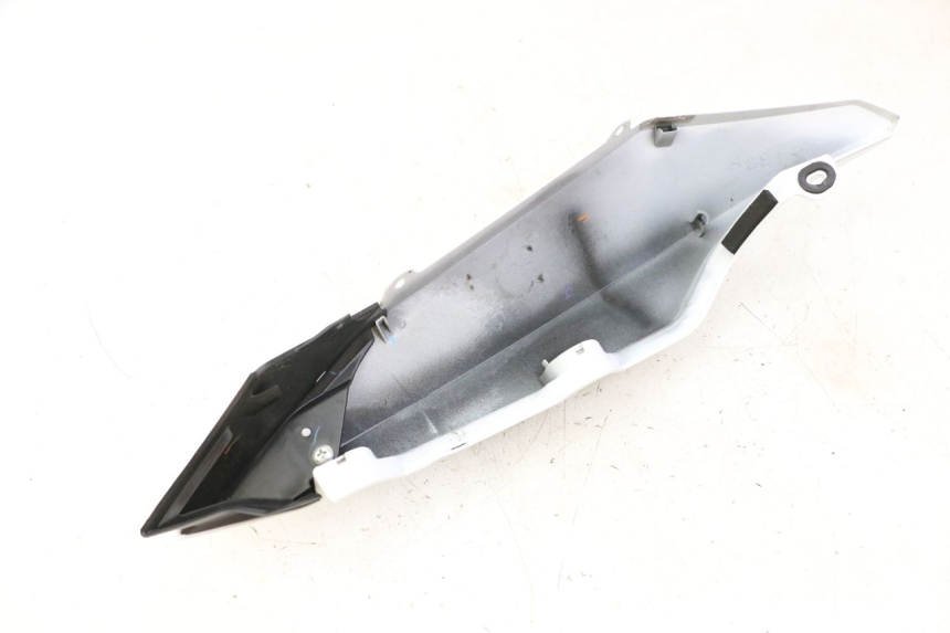 photo de PRAWY TYLNY BOK YAMAHA XJ6 ABS 600 (2008 - 2016) - Zbliżenie techniczne