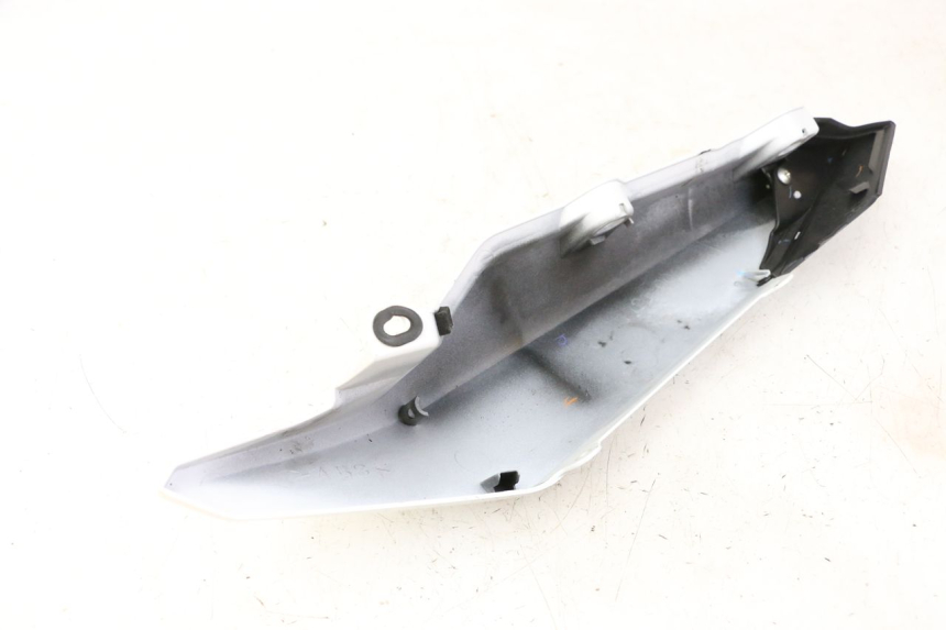 photo de PRAWY TYLNY BOK YAMAHA XJ6 ABS 600 (2008 - 2016) - Punkty mocowania