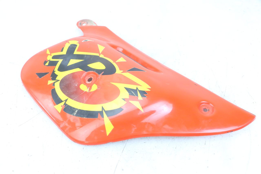 photo de PRAWY TYLNY BOK PEUGEOT XP6 50 (1997 - 2003) - Inny kąt widzenia