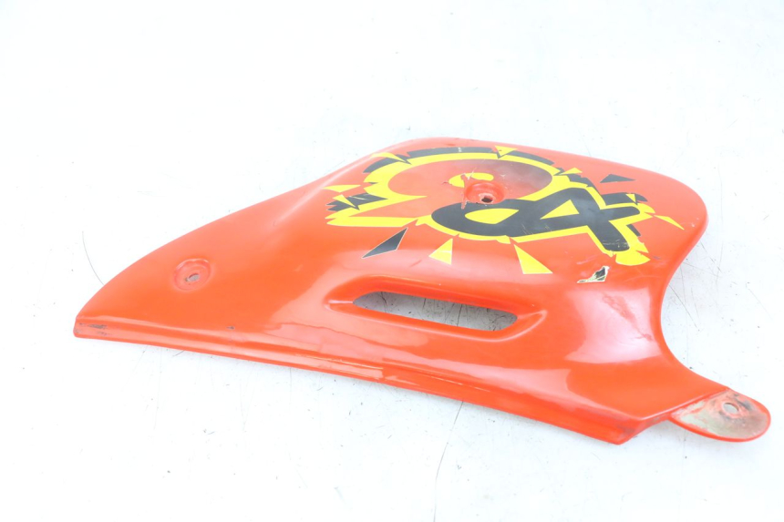 photo de PRAWY TYLNY BOK PEUGEOT XP6 50 (1997 - 2003) - Zbliżenie techniczne