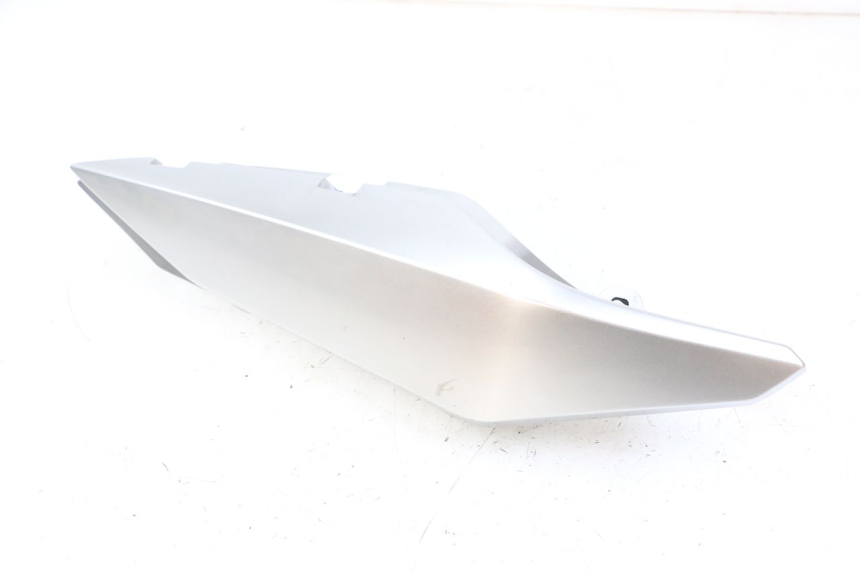 photo de PRAWY TYLNY BOK YAMAHA XJ6 600 (2008 - 2016) - Widok główny