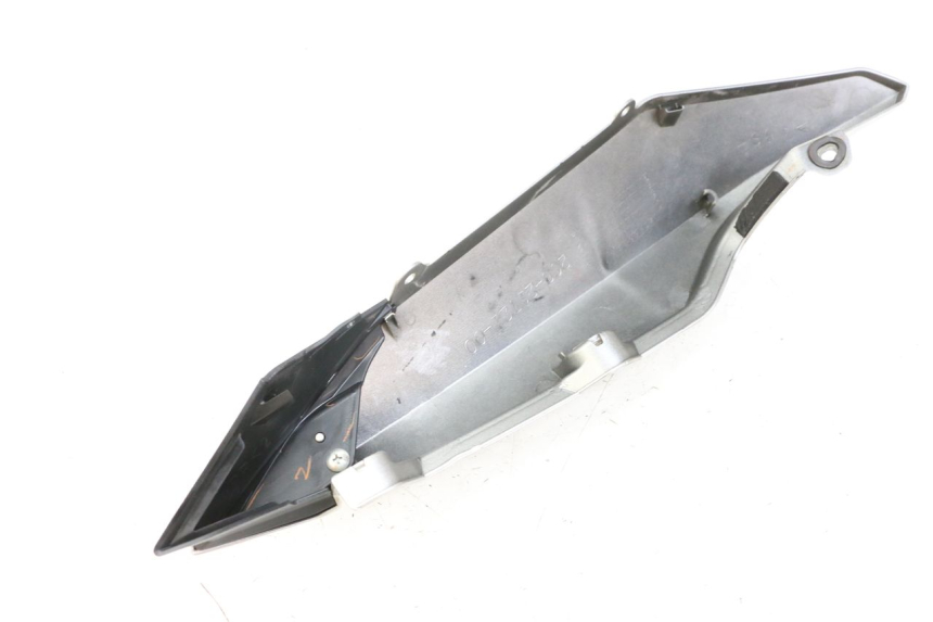 photo de PRAWY TYLNY BOK YAMAHA XJ6 600 (2008 - 2016) - Zbliżenie techniczne