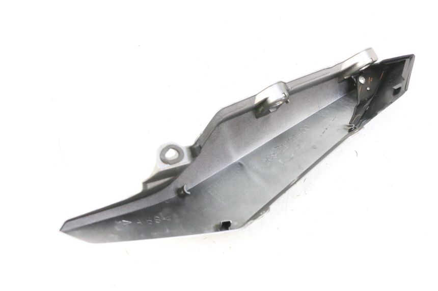 photo de PRAWY TYLNY BOK YAMAHA XJ6 600 (2008 - 2016) - Punkty mocowania