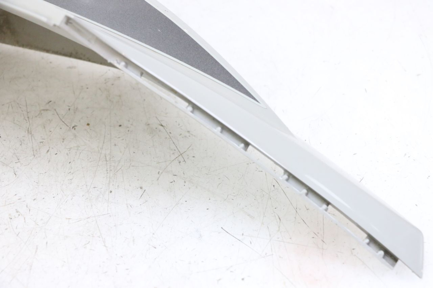 photo de LEWY TYLNY BOK KYMCO AGILITY 4T 50 (2018 - 2022) - Szczegóły charakterystyczne