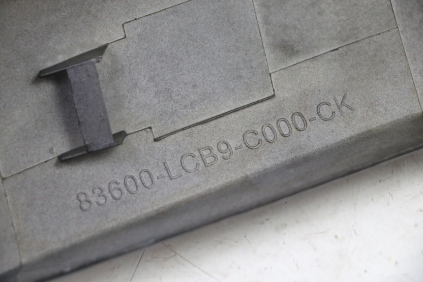 photo de LEWY TYLNY BOK KYMCO AGILITY 4T 50 (2005 - 2018) - Szczegóły charakterystyczne